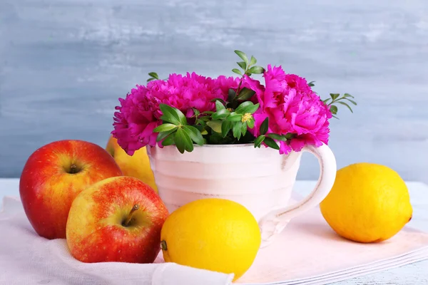 Composición con flores frescas de primavera —  Fotos de Stock