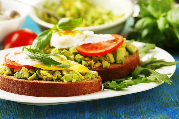 Sandwiches with egg, avocado and vegetables