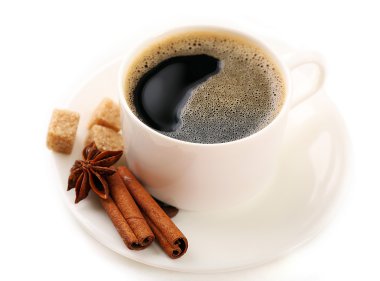 Beyaz üzerine izole edilmiş bir fincan kahve.