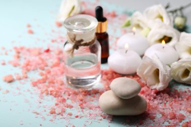 Kaplıca tedavisi mavi zemin üzerine bileşimi