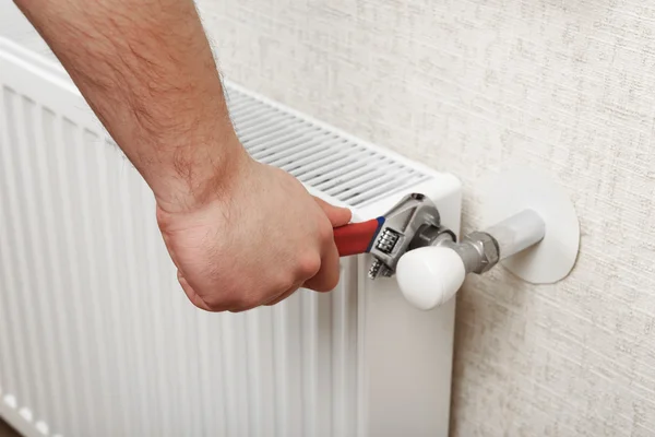 Repair heating radiator close-up — Stock Photo, Image