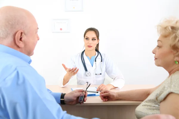 Happy doctor and patients in hospital clinic — Stock Photo, Image