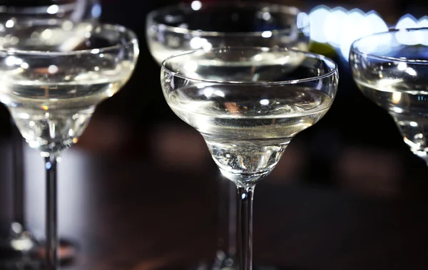 Glasses of cocktails on bar background — Stock Photo, Image