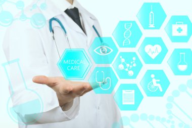 Sağlık hizmetleri ikonları üzerinde çalışan bir tıp doktoru. Modern tıp teknolojileri kavramı