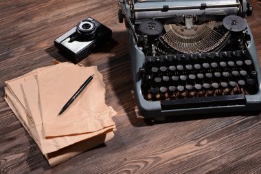 Tablo yakın çekim üzerinde eski retro daktilo