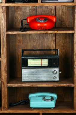 Raflar yakın çekim eski retro şeyler
