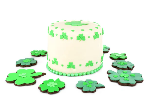 맛 있는 케이크와 흰색 절연 성 Patrick의 날에 대 한 쿠키 — 스톡 사진