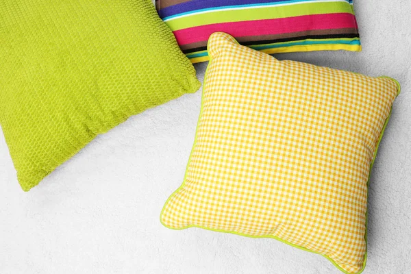 格子縞の装飾的な枕をクローズ アップ — ストック写真