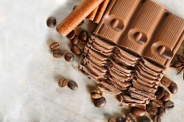 Chopped chocolate on parchment, top view — Stock Photo, Image