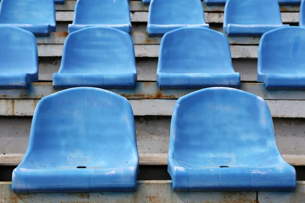 Assentos azuis vazios no estádio — Fotografia de Stock