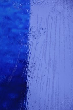 doğal su damlaları ile cam