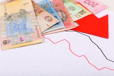 Para ve grafik belgesi üzerinde kırmızı ok kapat