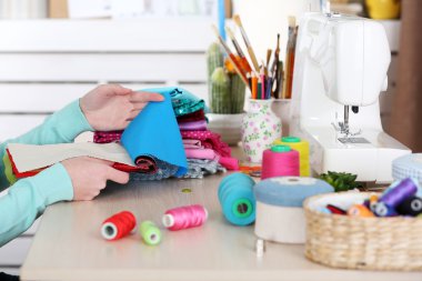 Terzi eller - iş akışı, yakın çekim