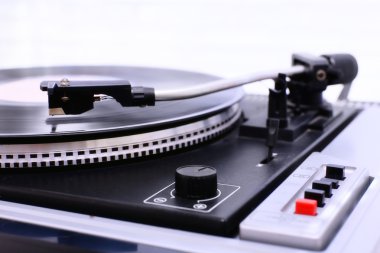 Gramofon kaydı olan bir vinil, portre