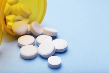 Hapları renk arka plan üzerinde yığını