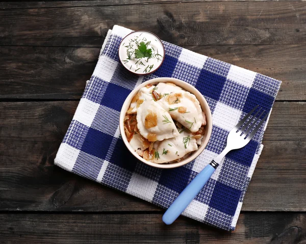 Kızarmış soğan ile lezzetli köfte — Stok fotoğraf