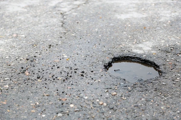 Połamanych asfaltu z bliska — Zdjęcie stockowe