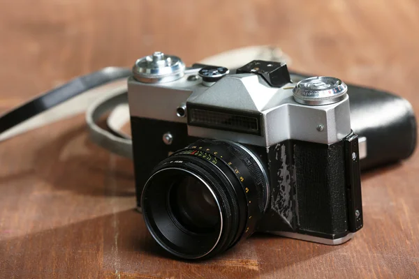 Retro camera on table close-up — Stock Photo, Image