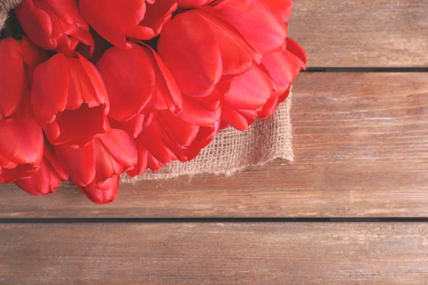 Strauß roter Tulpen — Stockfoto