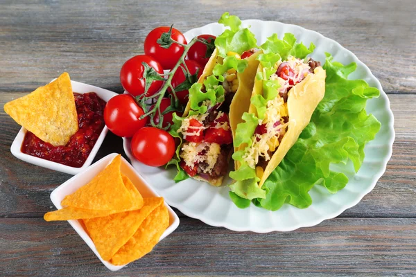 Tasty taco with vegetables — Stock Photo, Image