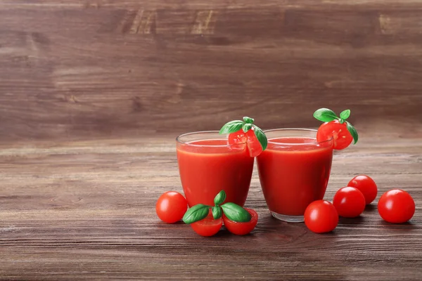 Vasos de jugo de tomate —  Fotos de Stock
