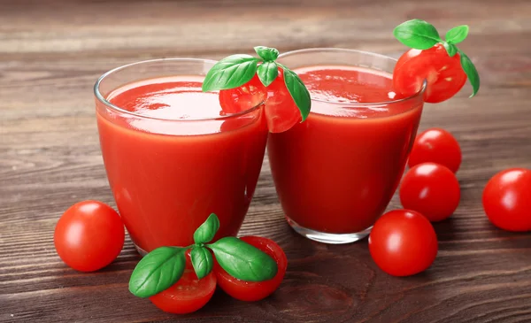 Vasos de jugo de tomate —  Fotos de Stock