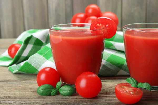 Sklenice šťávy z rajčat — Stock fotografie