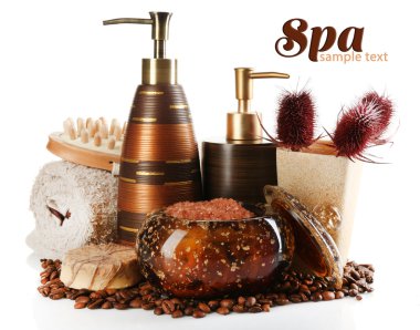 Kozmetik Şişeler, sabun ve havlu, beyaz izole bileşimi