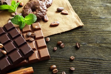 Çikolata nane ve kahve çekirdekleri ile