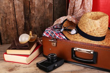 bavul gezi ahşap arka plan için paketleme