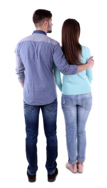 Genç çiftin üzerinde beyaz izole arkadan görünüm