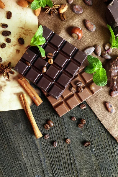 Chocolate with mint and coffee beans — Stock Photo, Image