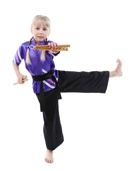 Kimono ile üzerine beyaz izole nunchaku egzersizleri yapıyor, küçük kız — Stok fotoğraf