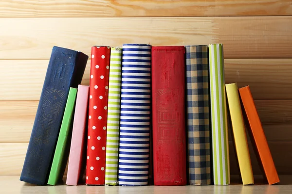 Books on shelf, close-up, on wooden background — Stock Photo, Image