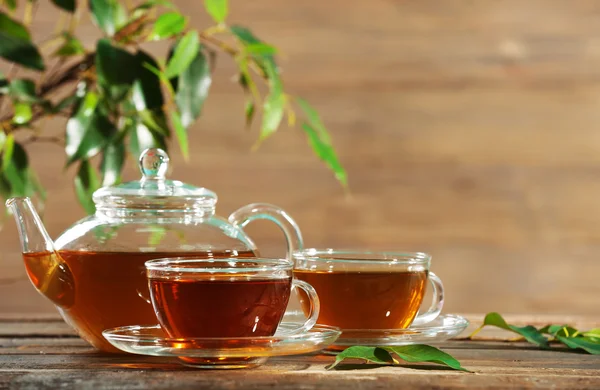 Cups of green tea on table on wooden background — Stock Photo, Image