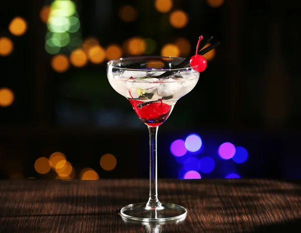 Glass of cocktails on bar background — Stock Photo, Image