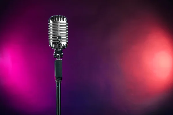 Retro microphone on colorful blurred background — Stock Photo, Image