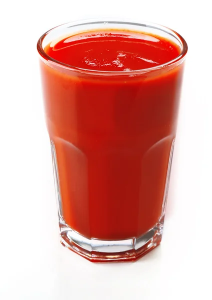 Szklanka soku świeżych pomidorów na białym tle — Zdjęcie stockowe