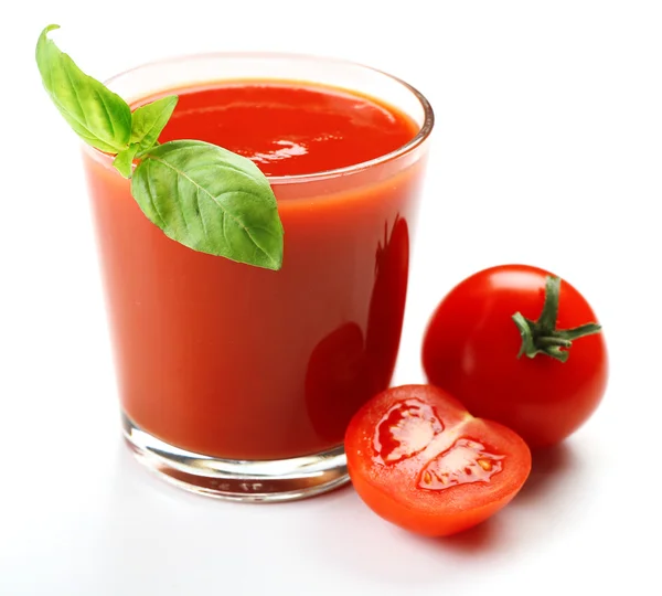 Vaso de jugo de tomate fresco aislado en blanco — Foto de Stock