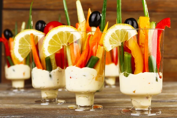 Spuntino di verdure in articoli di vetro — Foto Stock