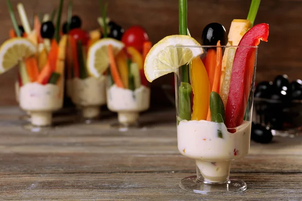 Spuntino di verdure in articoli di vetro — Foto Stock