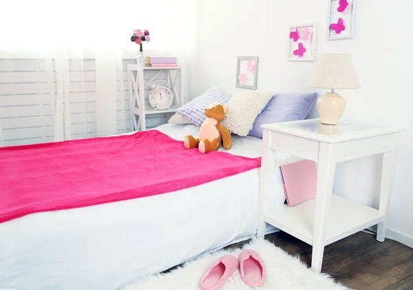 Piękne dziewczyny różowy pokój — Zdjęcie stockowe