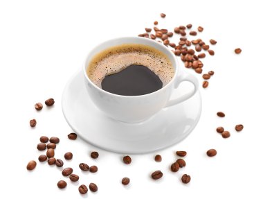Beyaz üzerine izole edilmiş bir fincan kahve.