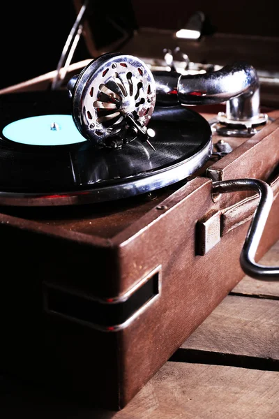 Gramophone met vinyl record, close-up — Stockfoto