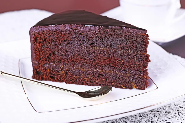 Piece of chocolate cake on white plate, closeup — Stock Photo, Image