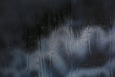 doğal su damlaları ile cam