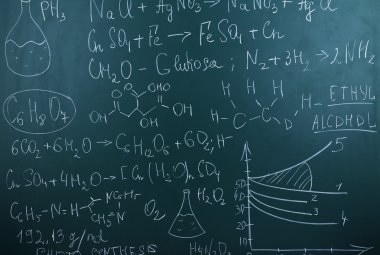 Kara tahta üzerinde matematik formülleri