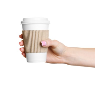 El ile üzerine beyaz izole kağıt bardak