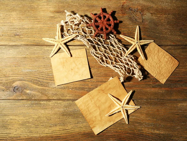 Card blanks with sea stars on wooden background — Stock Photo, Image