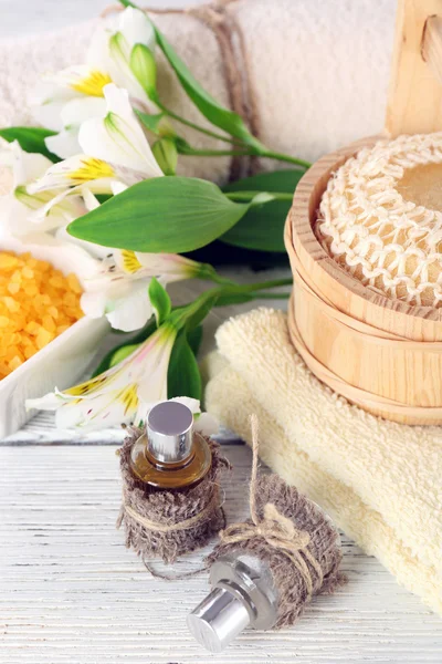 Spa still life with flower on wooden table, closeup — Stock Photo, Image